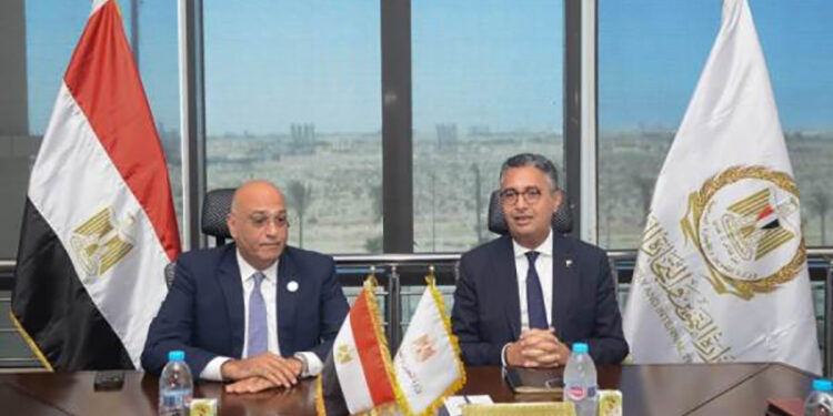 وزير التموين يبحث مع رئيس جهاز تنمية المشروعات مجالات التعاون لتطوير منافذ تجارة التجزئة التابعة للوزارة