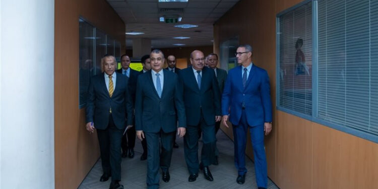 وزير الإنتاج الحربي يتفقد شركة TUYA Technology لنظم المعلومات