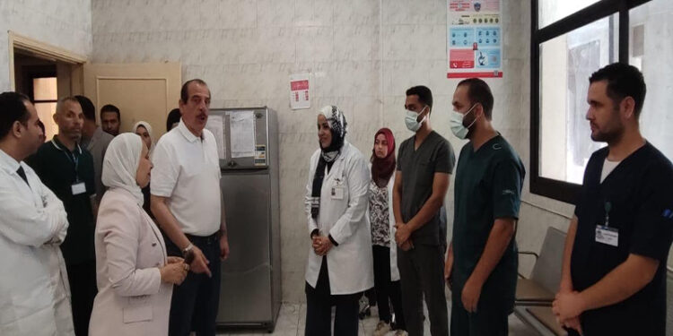 نائب وزير الصحة يتفقد منشآت طبية بالإسماعيلية ويوجه بمكافآت للمتميزين