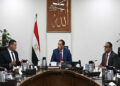 رئيس الوزراء يتابع إجراءات تنفيذ الخطة الاستراتيجية لتحلية مياه البحر