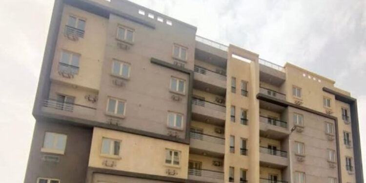 وزير الإسكان: بدء تسليم وحدات بمشروع “سكن مصر” للفائزين بمدينة غرب قنا الجديدة
