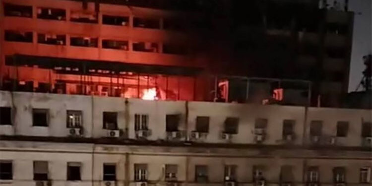 دون خسائر ..حريق محدود أعلى سطح سنترال رمسيس والسيطرة عليه فورًا