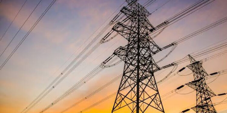 الكهرباء تستوعب أحمالًا بلغت 39400 ميجاوات بزيادة 1400 ميجاوات عن أقصى حمل العام الماضي