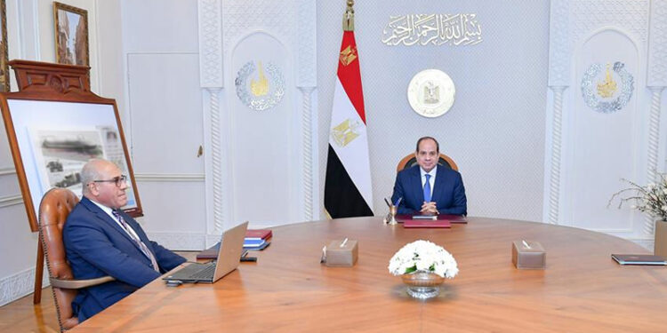 الرئيس السيسي يجتمع مع رئيس مجلس إدارة الهيئة العربية للتصنيع