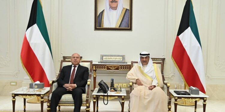 ولي عهد الكويت يستقبل نائب وزير الصناعة والنقل لتدعيم التعاون المشترك بين البلدين الشقيقين