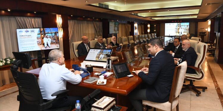 رئيس هيئة قناة السويس يبحث سبل عقد شراكة مع مجموعة UW القبرصية وضخ استثمارات