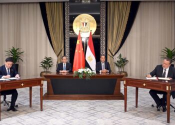 محافظ البنك المركزي المصري يوقع مذكرة تفاهم مع نظيره الصيني لتعزيز التعاون المشترك بين الجانبين