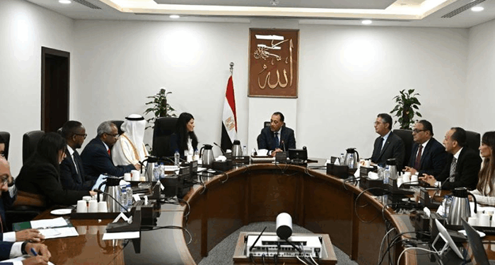 رئيس الوزراء يجتمع مع الرئيس التنفيذي للمؤسسة الدولية الإسلامية لتمويل التجارة