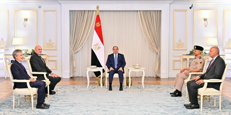 الرئيس السيسى يبحث مع وزير دفاع إيطاليا تطورات الأوضاع فى الأراضى الفلسطينية