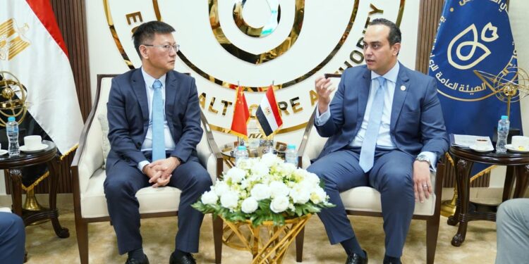 رئيس هيئة الرعاية الصحية يلتقي النائب الأول لرئيس شركة هواوي العالمية والرئيس التنفيذي لقطاع الأعمال العامة العالمية