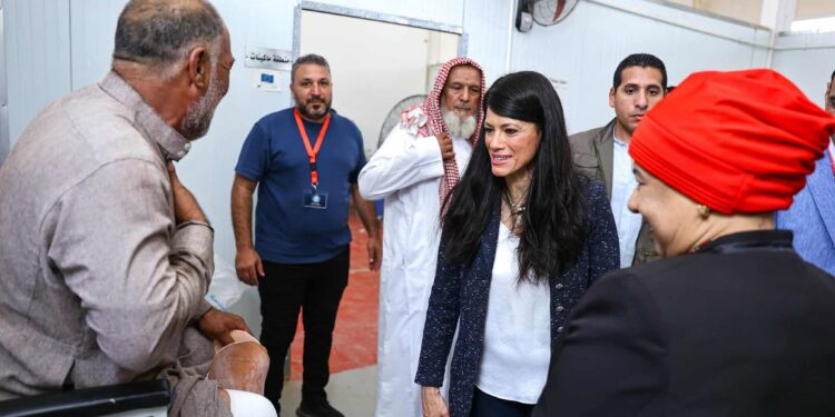 وزيرة التخطيط تتفقد مركز الأطراف الصناعية بمطروح وتشهد تسليم وصيانة ١٠٠ طرف صناعي