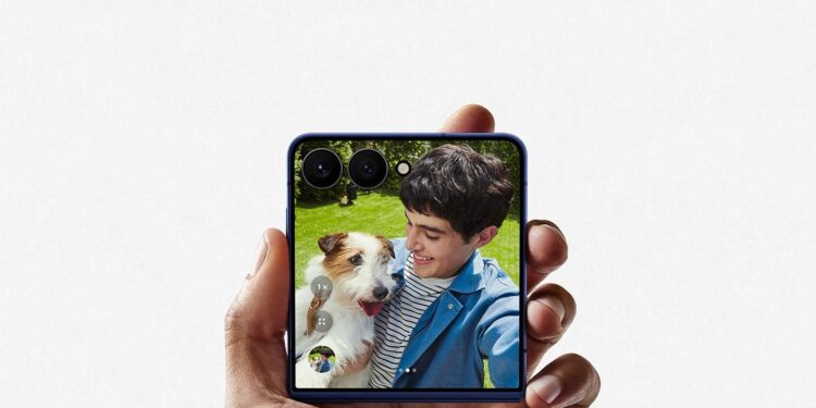‘Galaxy Z Flip7’ من سامسونج: قوة الذكاء الاصطناعي في جهاز بحجم الجيب مع شاشة ‘FlexWindow’ جديدة تغطي الواجهة بالكامل