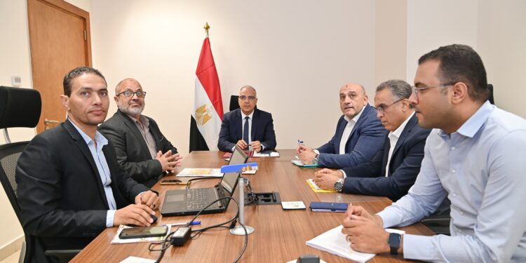 وزير الري يتابع أعمال حماية الشواطئ المصرية والإعداد لعقد اجتماع اللجنة العليا لتراخيص الشواطئ