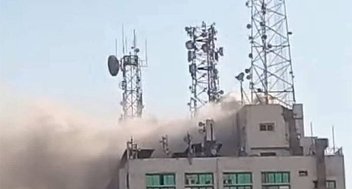 المصرية للاتصالات: جاري السيطرة على حريق سنترال رمسيس بمعاونة رجال الدفاع المدني