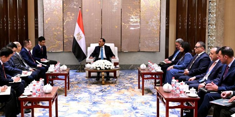 رئيس الوزراء يلتقي رئيس مجلس إدارة شركة “تيدا” الصينية القابضة