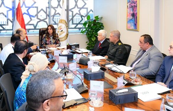 منال عوض  تترأس أول إجتماع لمجلس إدارة تنظيم إدارة المخلفات