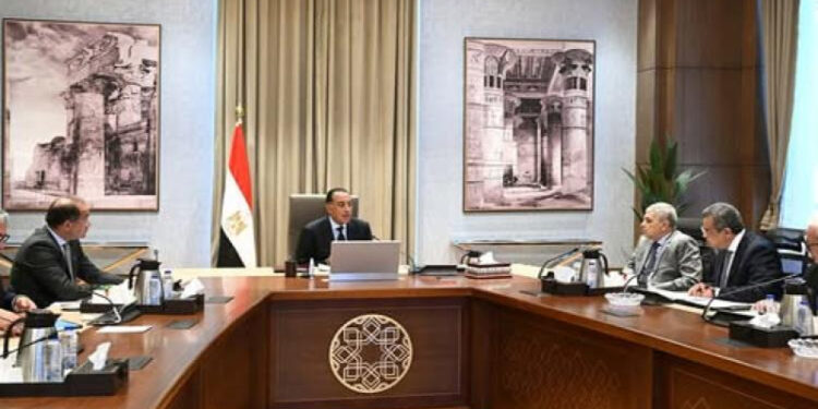 رئيس الوزراء يتابع جهود إعادة هيكلة الهيئات الاقتصادية