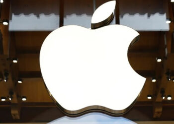 آبل تقاضي موظفًا سابقًا بتهمة تسريب تصميمات “Apple Watch “