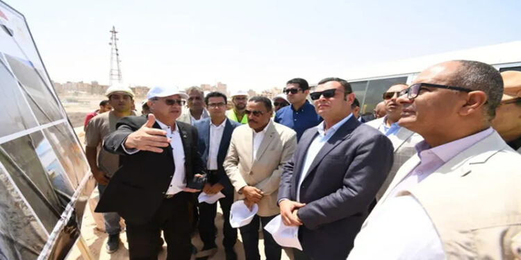 وزير الإسكان ومحافظ مطروح يتفقدان مشروع إحلال وتجديد كوبري روميل بالمحافظة