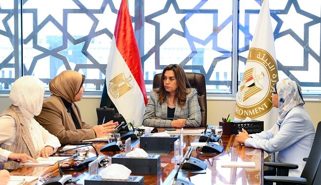 منال عوض تتابع جهود رصد وتحسين جودة الهواء والمياه لحماية البيئة ومواكبة التغيرات البيئية