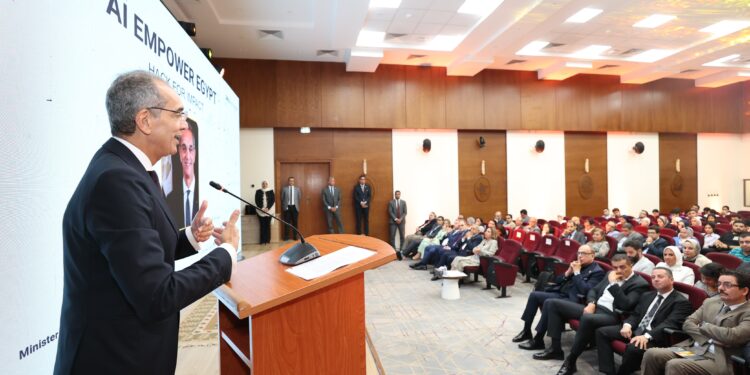 وزير الاتصالات: يكرم الفائزين فى هاكثون لابتكار حلول باستخدام الذكاء الاصطناعى لخدمة قطاع السياحة