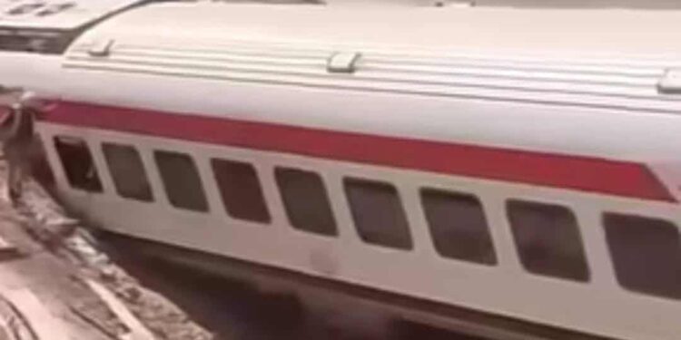 3 وفيات و55 مصابًا في انقلاب قطار سكة حديد بمطروح
