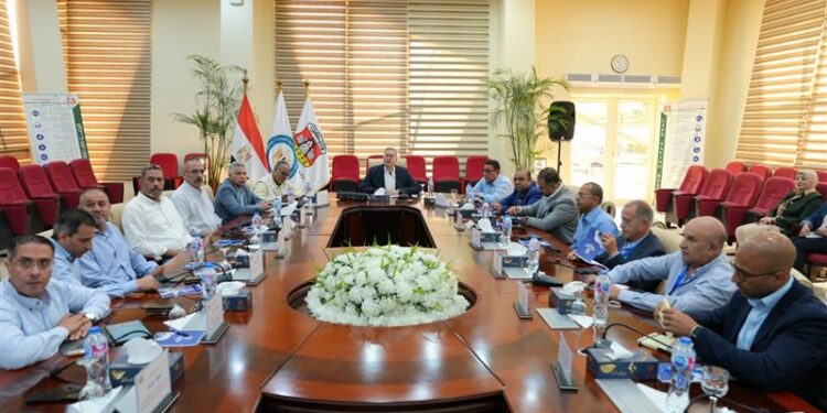 وزير البترول والثروة المعدنية يتابع توسعات ميناء الحمراء البترولي بالعلمين