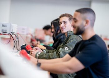 جامعة مصر للمعلوماتية: إقبال غير مسبوق على كلية الهندسة وبرامج تواكب وظائف المستقبل