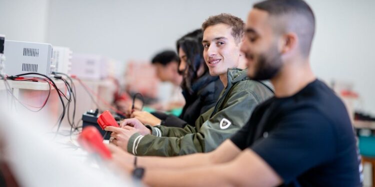 جامعة مصر للمعلوماتية: إقبال غير مسبوق على كلية الهندسة وبرامج تواكب وظائف المستقبل