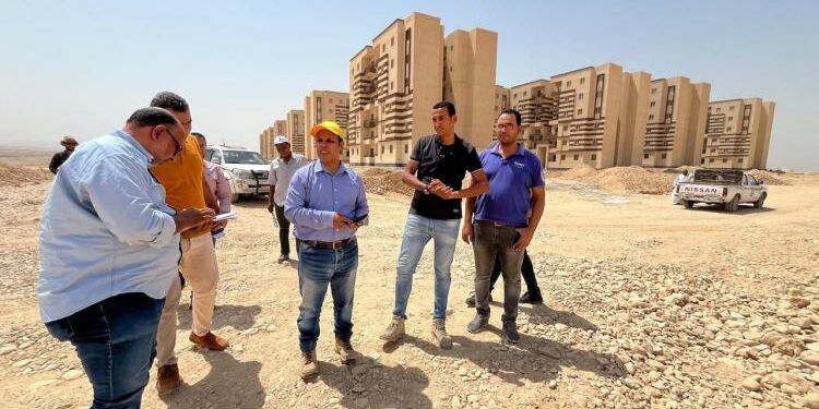 وزير الإسكان يتابع موقف المشروعات السكنية والمرافق والخدمات بمدينة قنا الجديدة