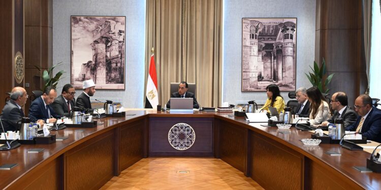 رئيس الوزراء يتابع جهود الوزارة وهيئة الأوقاف المصرية فيما يتعلق بإدارة مختلف أصول وأملاك الوقف