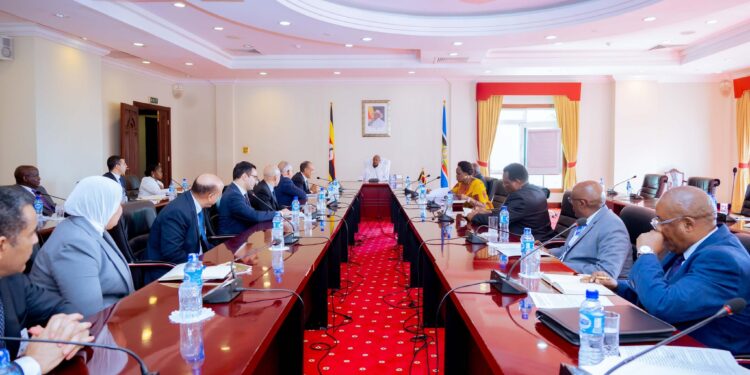 وزير الخارجية يلتقي بالرئيس الأوغندي