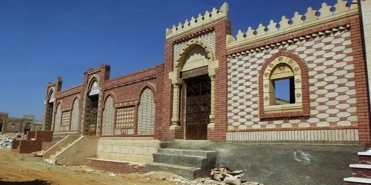 وزير الإسكان: 17 أغسطس بدء تسليم 114 قطعة أرض مقابر بمدينة القاهرة الجديدة