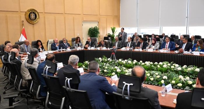 وزير الصناعة والنقل يترأس الاجتماع الثامن والعشرين للمجموعة الوزارية للتنمية الصناعية