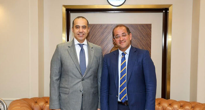 وزير الشئون النيابية والقانونية يلتقي وزير المالية ورئيس جهاز حماية المنافسة ومنع الممارسات الاحتكارية