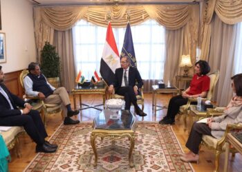 وزير الاتصالات يبحث مع سفير الهند تعزيز التعاون في مجالات الاتصالات والذكاء الاصطناعي