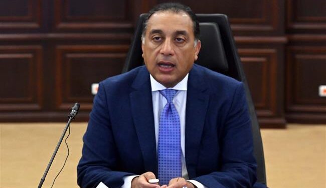 رئيس الوزراء يتابع موقف توافر الأدوية والمستلزمات الطبية