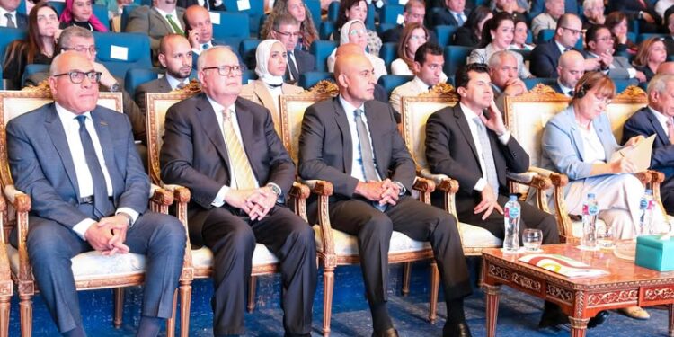 وزير التربية والتعليم يشارك في احتفالية إطلاق الاستراتيجية الوطنية للشباب والرياضة