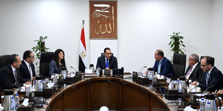 رئيس الوزراء يتابع آليات تنفيذ قانون تنظيم بعض الأحكام الخاصة بملكية الدولة في الشركات