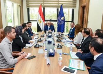 رئيس هيئة الدواء المصرية يبحث مع شركة فياترس خطط توطين صناعة الأدوية وتعزيز الاستثمار الدوائي