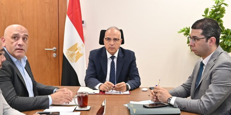 وزير الري يتابع أعمال التطوير الجارية بعدد من ملفات العمل بالوزارة تحت مظلة الجيل الثاني لمنظومة الري 2.0