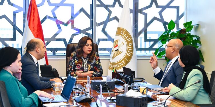 وزيرة التنمية تستعرض جهود البرنامج الوطني لإدارة المخلفات الصلبة
