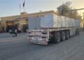 القافلة الـ21 من المساعدات الإنسانية تعبر إلى غزة عبر كرم أبو سالم