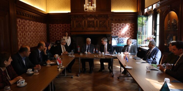 وزير التعليم العالي يزور مقر شركة إنسيچن (Incision) العالمية في أمستردام بهولندا