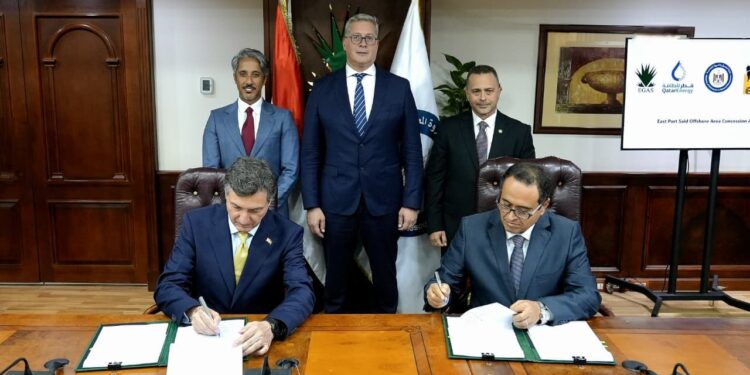 وزير البترول يشهد توقيع 4 اتفاقيات للقابضة للغازات الطبيعية مع شركات عالمية لزيادة استثمارات البحث عن الغاز