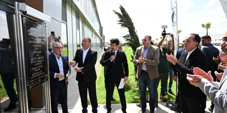 مدبولي يفتتح مصنع “إروجلو جارمنت” التركي للملابس الجاهزة بمنطقة القنطرة غرب الصناعية