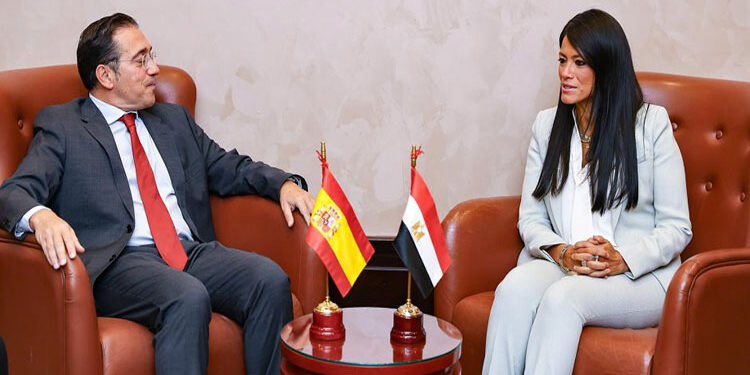 وزيرة التخطيط تعقد جلسة مباحثات مع وزير الخارجية والتعاون بمملكة إسبانيا لبحث سبل التعاون المشترك