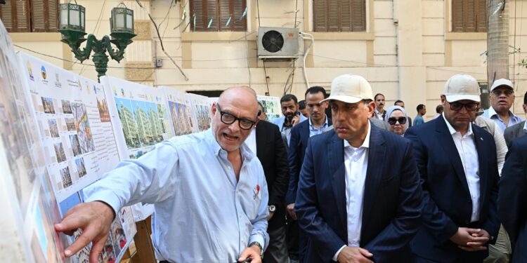 رئيس الوزراء يتفقد مشروع تحسين الصورة البصرية للقاهرة الخديوية