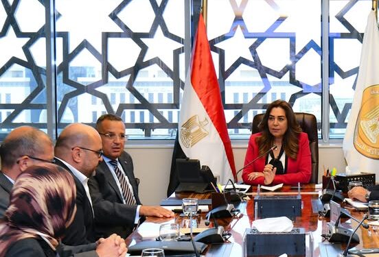 وزيرة التنمية تجتمع مع محافظ جنوب سيناء للاطلاع على آخر مستجدات تنفيذ مشروعات التطوير البيئي