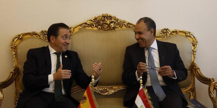 وزير الخارجية يلتقى مع نظيره الإسباني